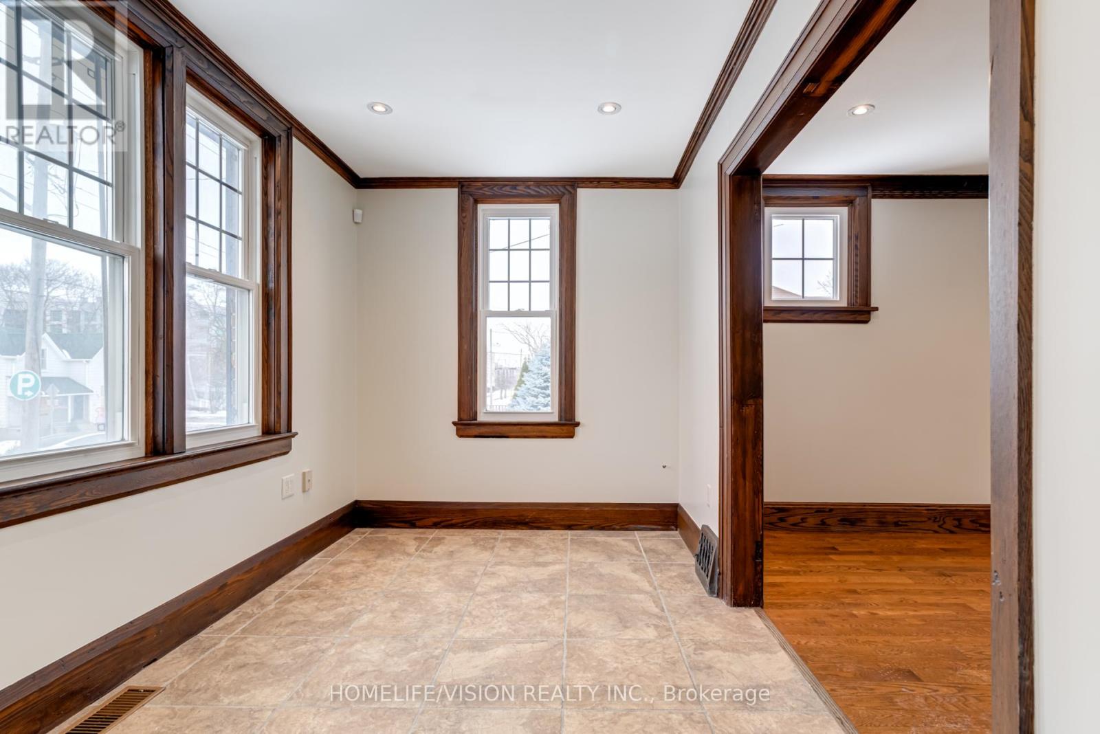 123 Mary Street E, Whitby, Ontario  L1N 2P3 - Photo 4 - E12572970