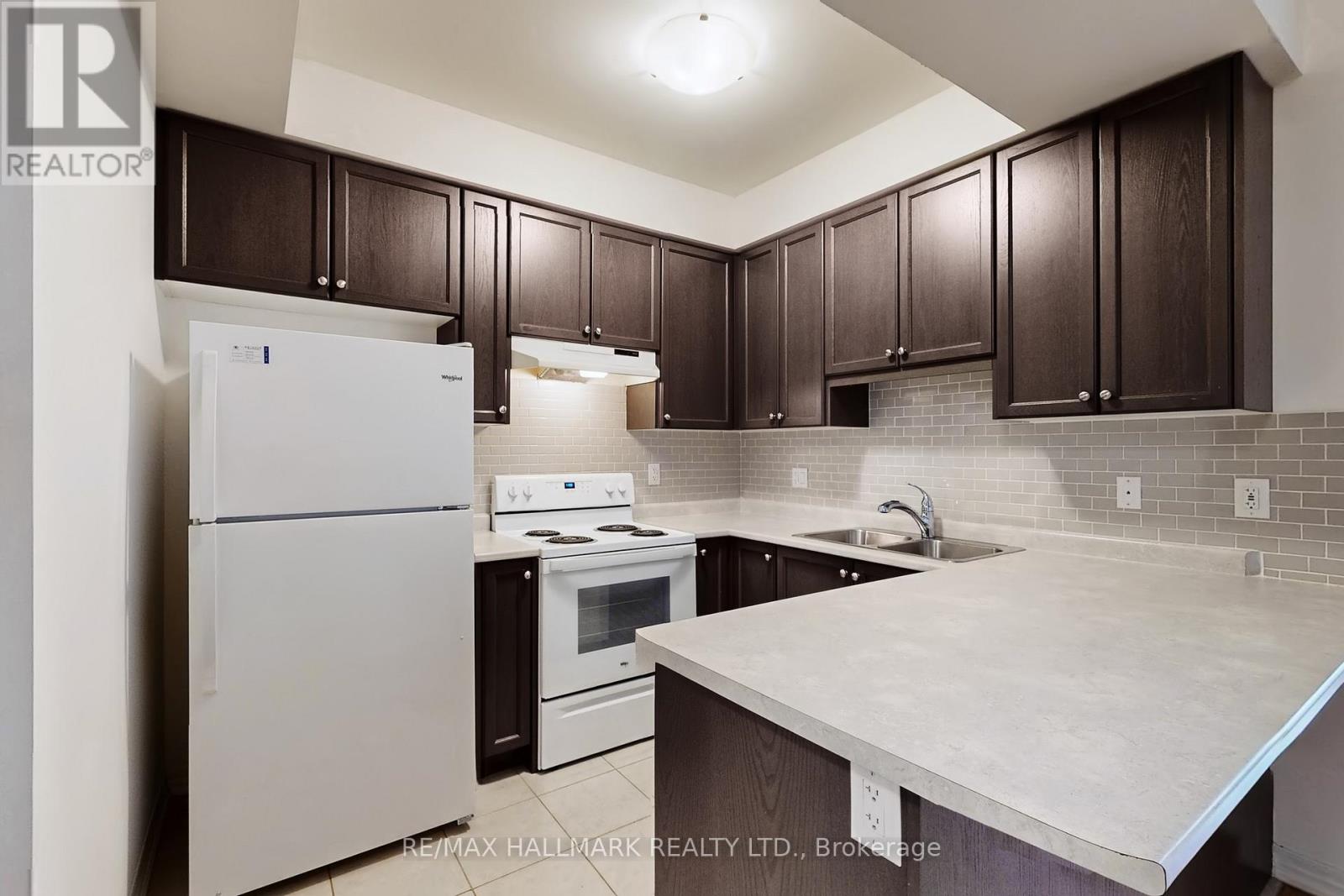 106 Bravo Lane, Newmarket, Ontario  L3X 0L3 - Photo 10 - N12572876