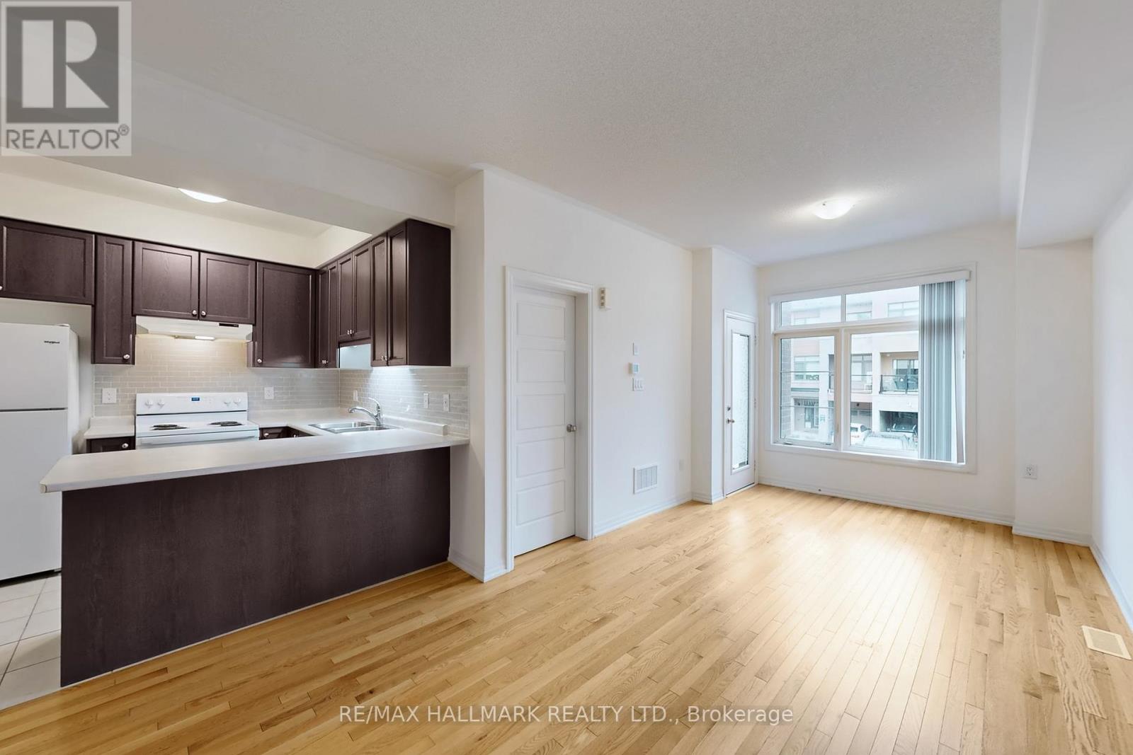 106 Bravo Lane, Newmarket, Ontario  L3X 0L3 - Photo 2 - N12572876