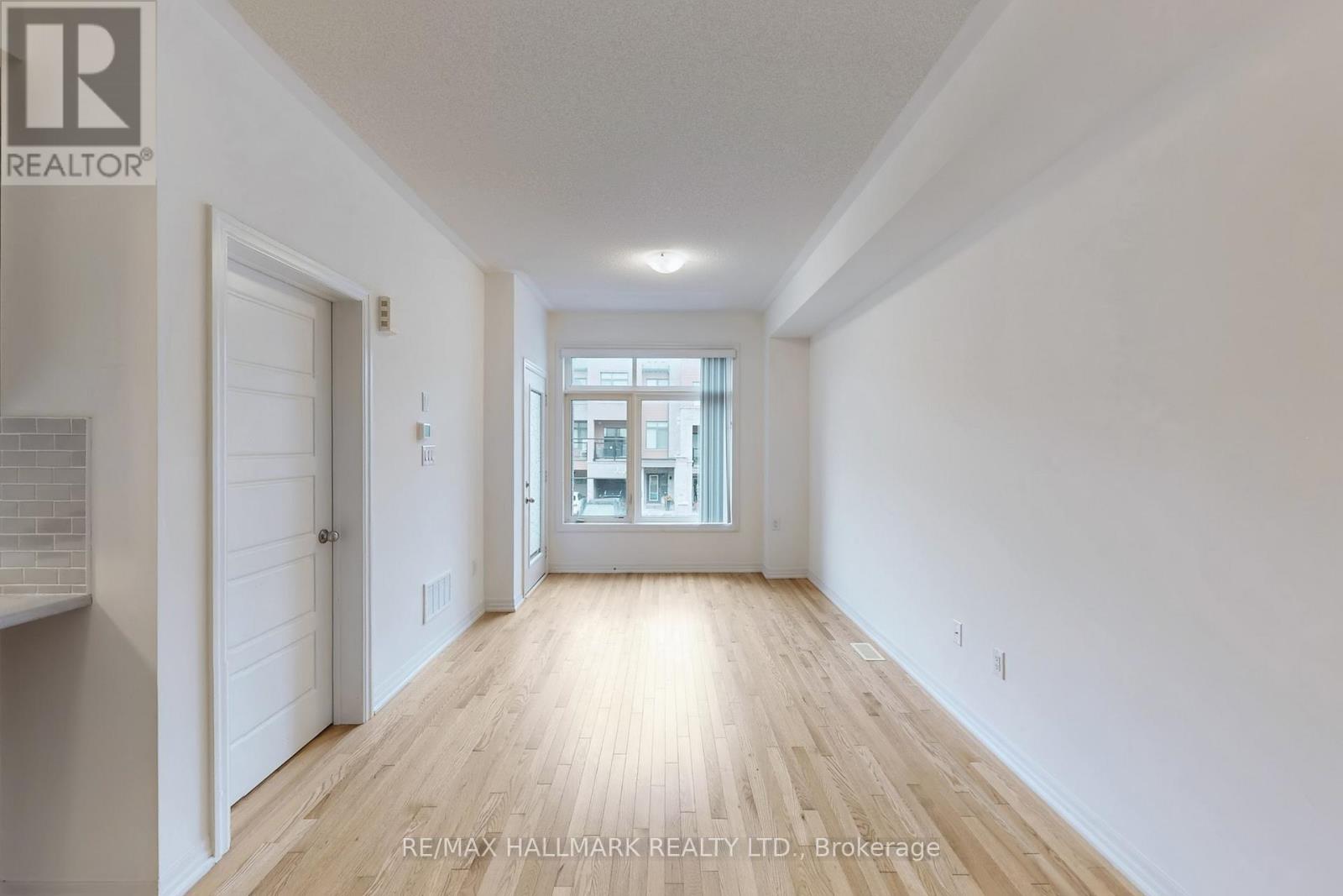 106 Bravo Lane, Newmarket, Ontario  L3X 0L3 - Photo 3 - N12572876