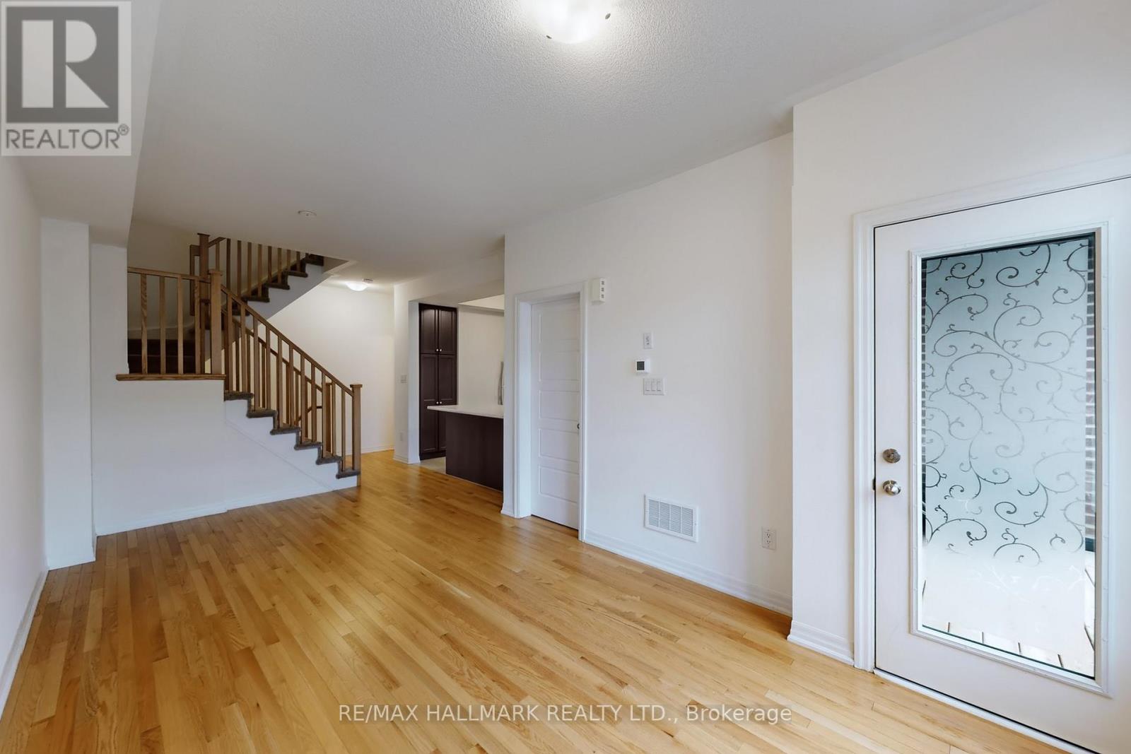 106 Bravo Lane, Newmarket, Ontario  L3X 0L3 - Photo 5 - N12572876