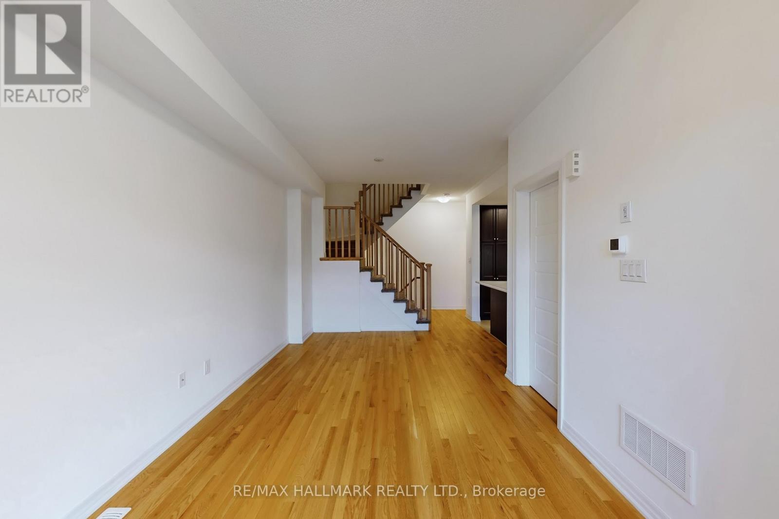 106 Bravo Lane, Newmarket, Ontario  L3X 0L3 - Photo 6 - N12572876