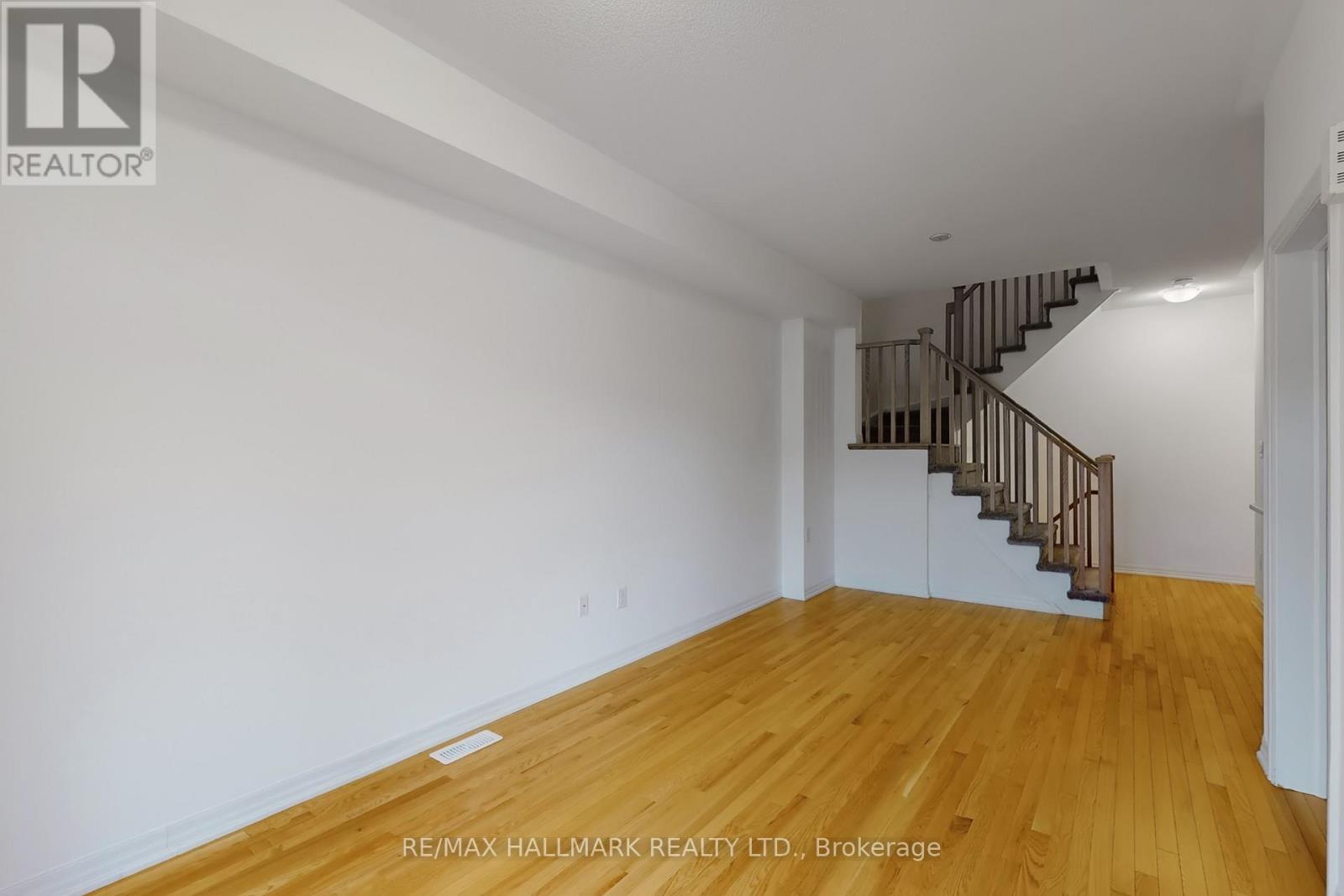 106 Bravo Lane, Newmarket, Ontario  L3X 0L3 - Photo 7 - N12572876