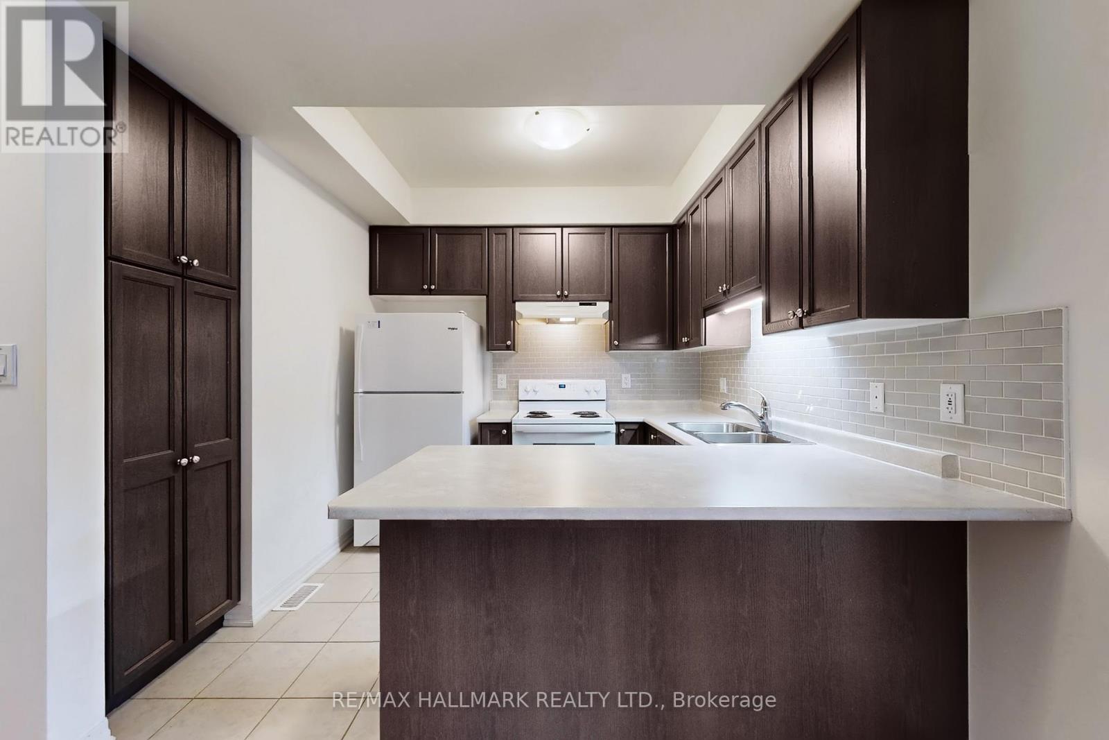 106 Bravo Lane, Newmarket, Ontario  L3X 0L3 - Photo 9 - N12572876