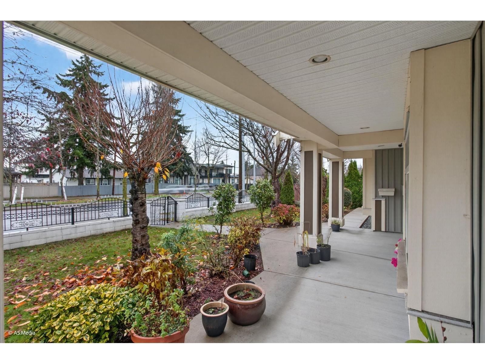 13048 72 Avenue, Surrey, British Columbia  V3W 2N2 - Photo 3 - R3069680