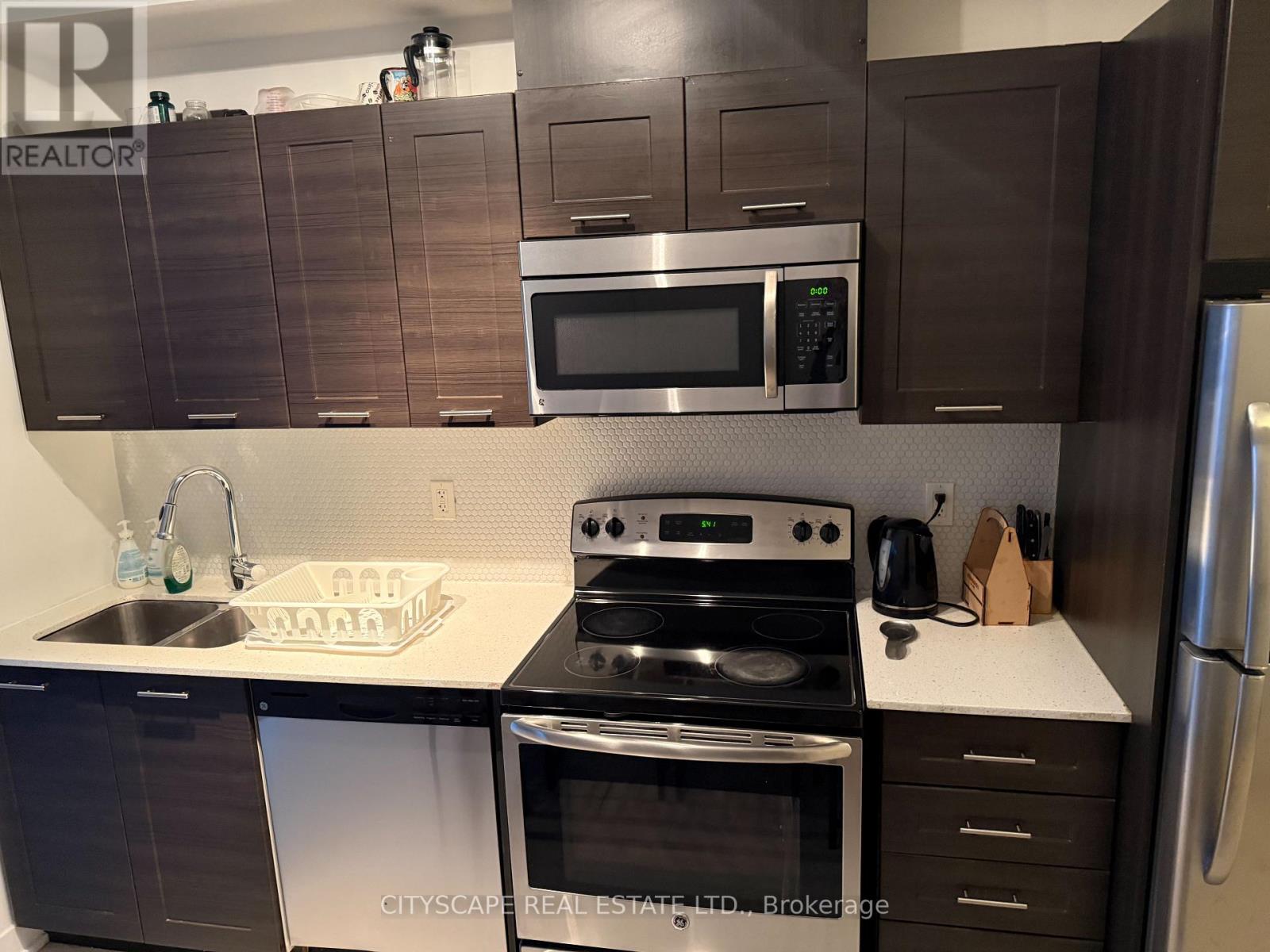 907 - 20 Bruyeres Mews, Toronto, Ontario  M5V 0G7 - Photo 2 - C12572742