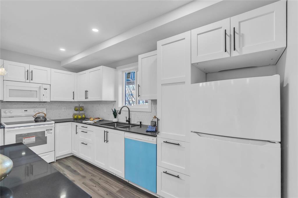 571 Burrows Avenue, Winnipeg, Manitoba  R2W 2A5 - Photo 9 - 202528404