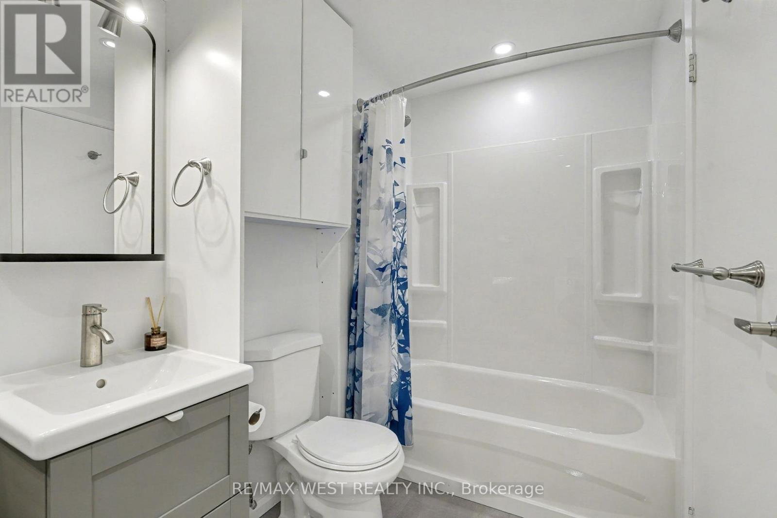 37 - 67 Valleyview Road, Kitchener, Ontario  N2E 3J1 - Photo 4 - X12572766