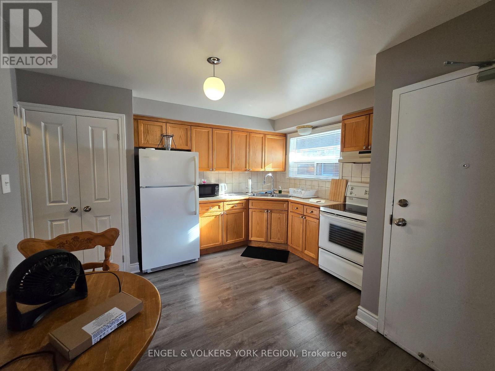 A - 18 Elrose Road W, Brampton, Ontario  L6T 2C2 - Photo 4 - W12572894