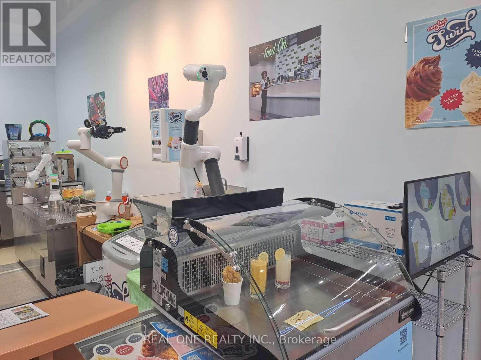 13 - 1000 Burnhamthorpe Road W, Mississauga, Ontario  L5C 2S4 - Photo 2 - W12572906