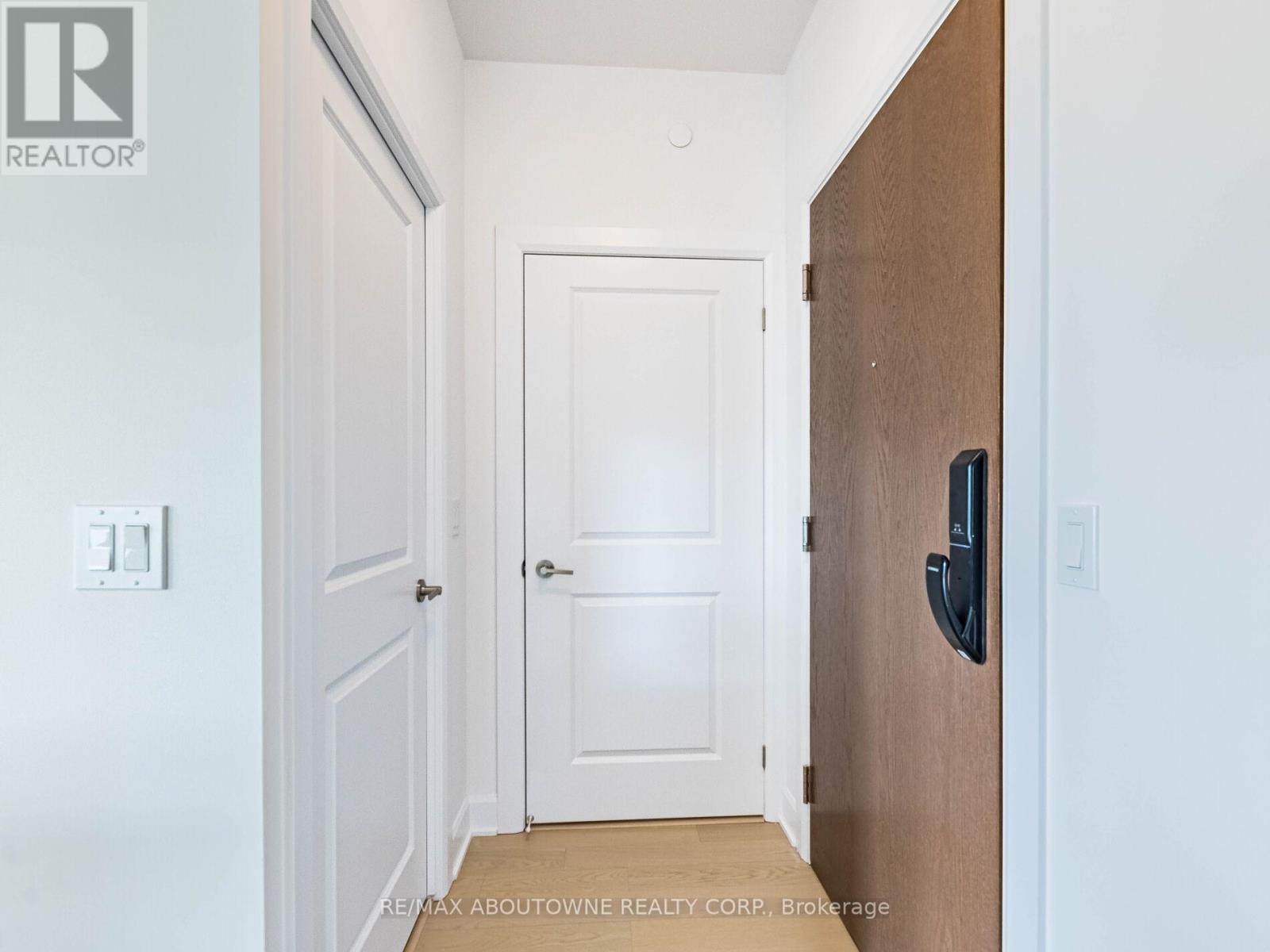 1602 - 3240 William Colston Avenue, Oakville, Ontario  L6H 8C8 - Photo 11 - W12572916