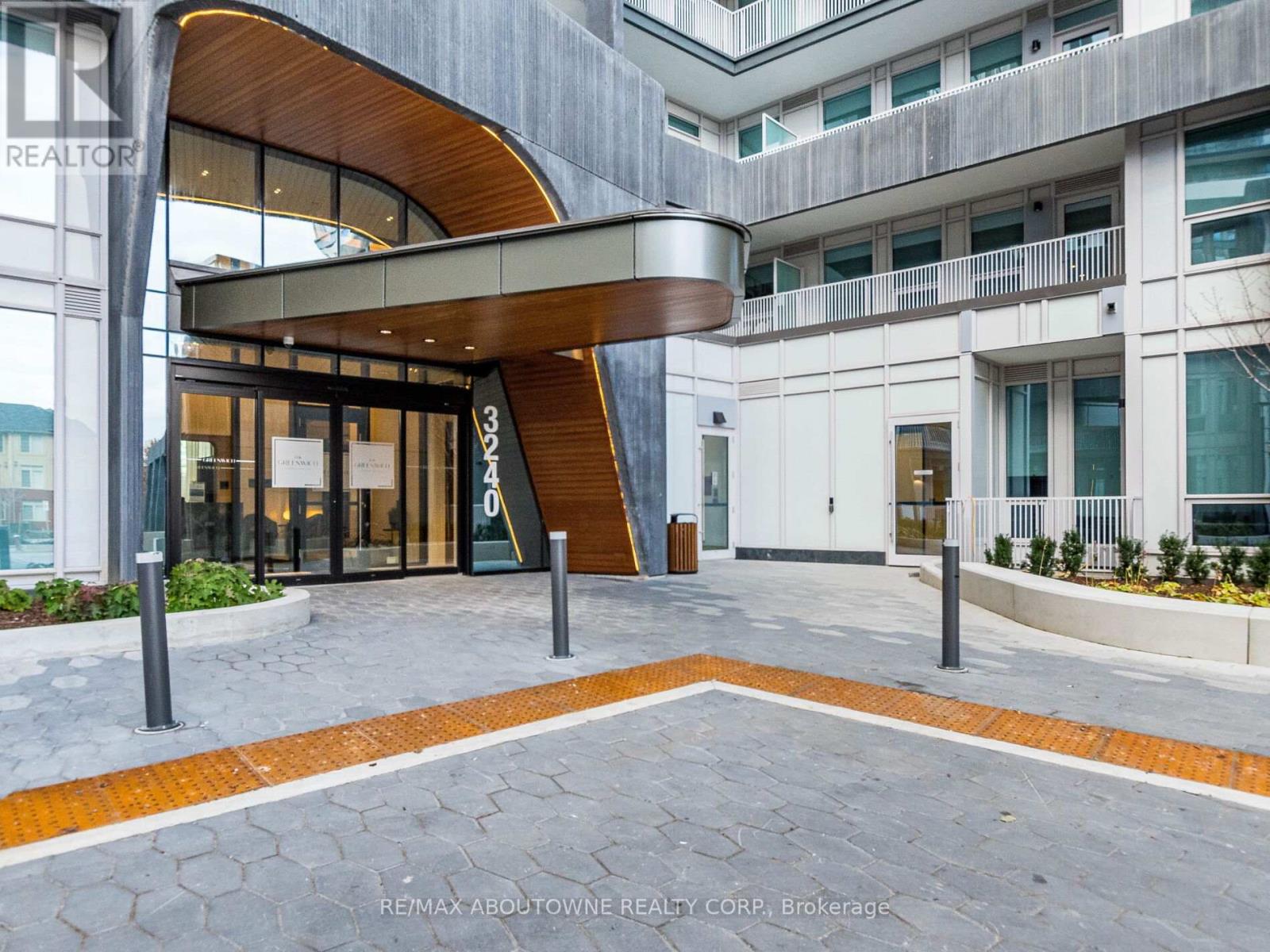 1602 - 3240 William Colston Avenue, Oakville, Ontario  L6H 8C8 - Photo 3 - W12572916