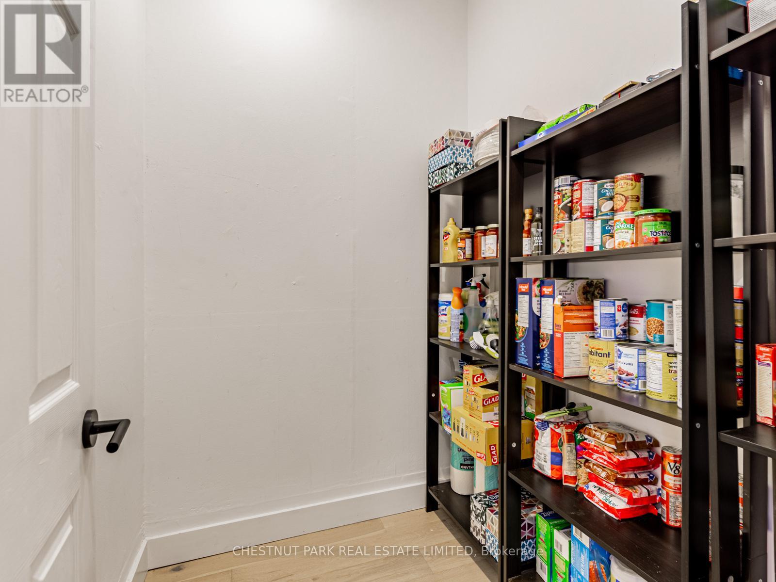 183 Locksley Avenue, Toronto, Ontario  M6B 3N8 - Photo 15 - W12572922