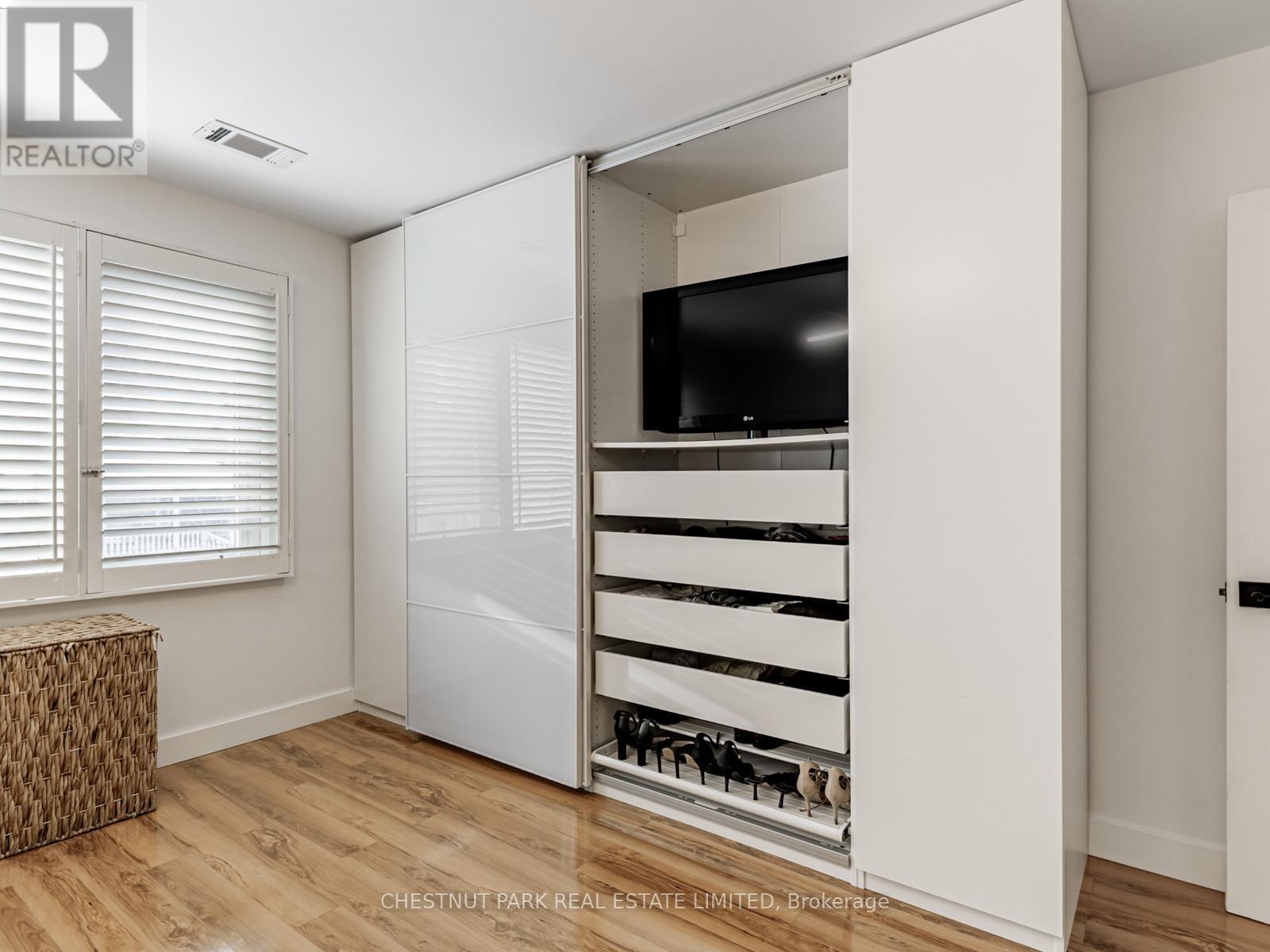 183 Locksley Avenue, Toronto, Ontario  M6B 3N8 - Photo 26 - W12572922