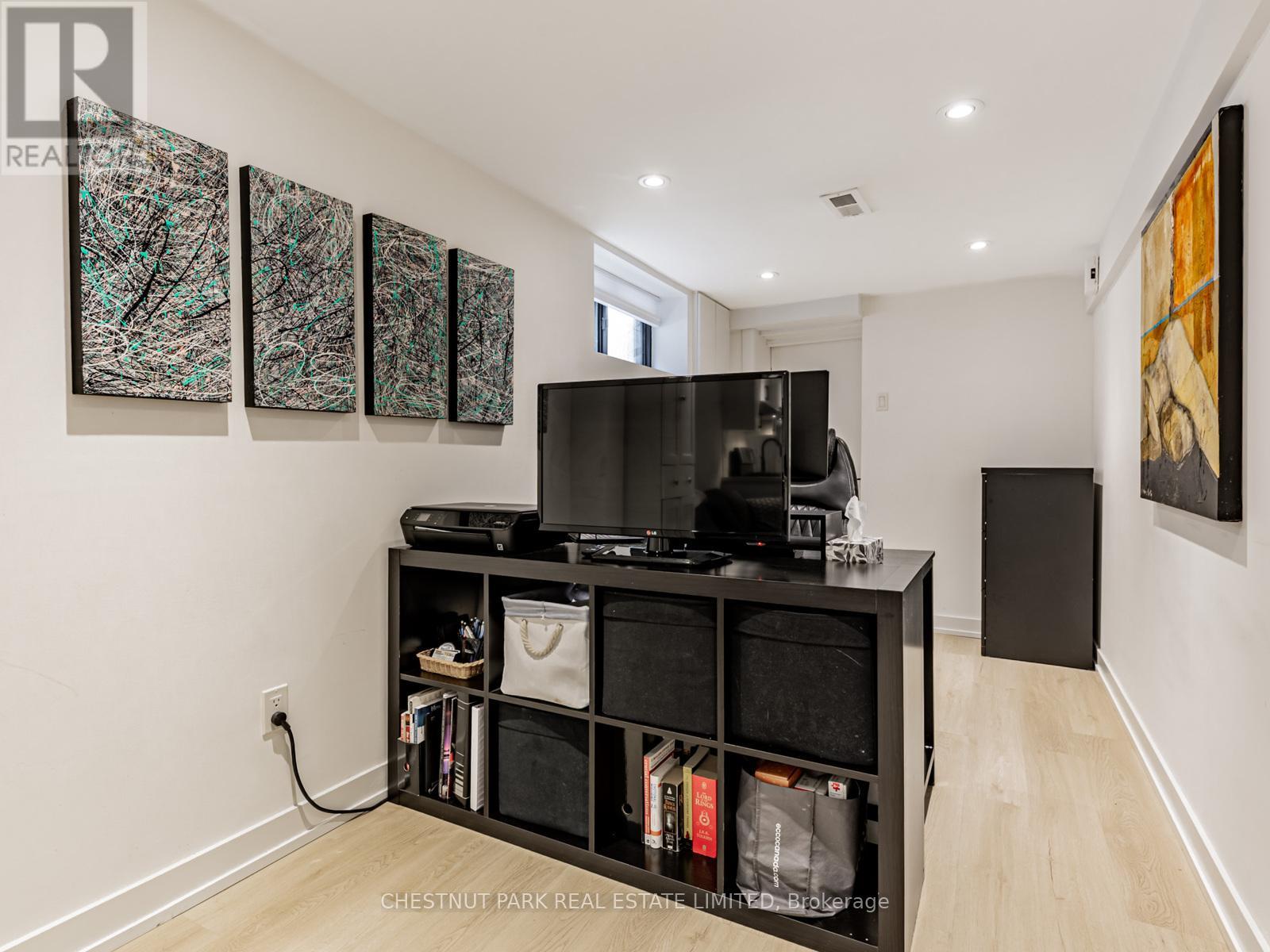 183 Locksley Avenue, Toronto, Ontario  M6B 3N8 - Photo 32 - W12572922