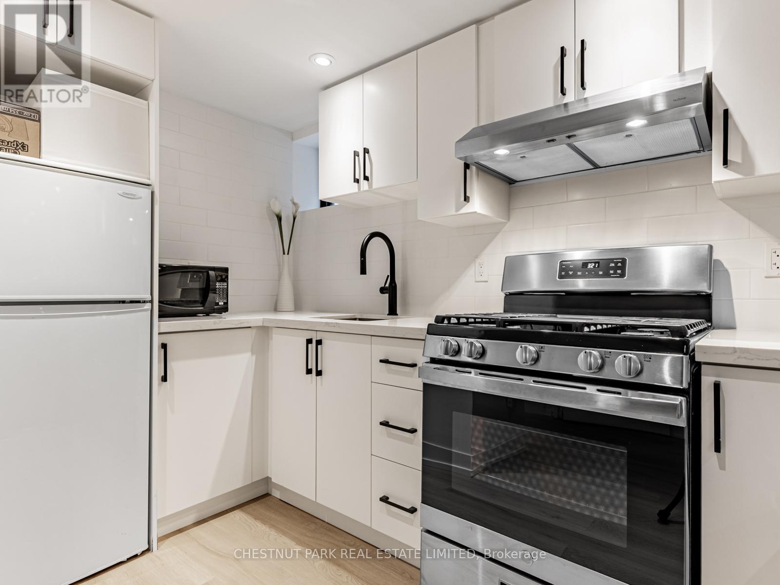 183 Locksley Avenue, Toronto, Ontario  M6B 3N8 - Photo 33 - W12572922