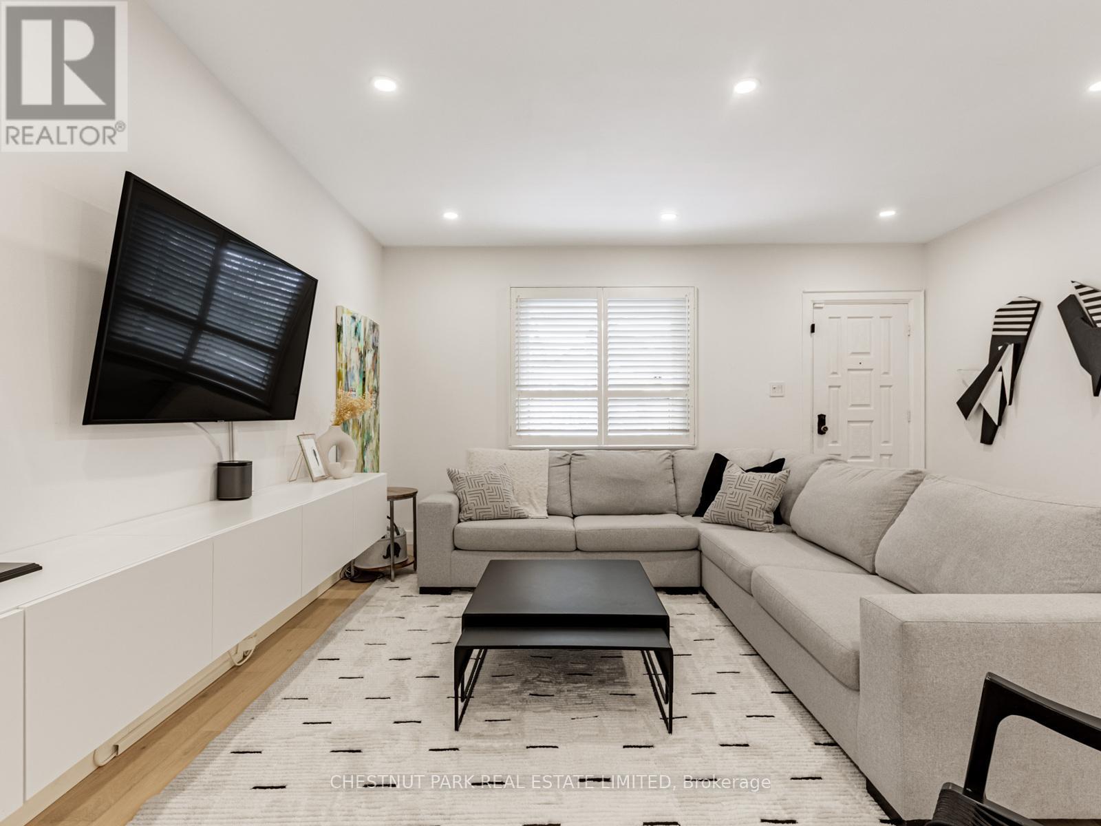 183 Locksley Avenue, Toronto, Ontario  M6B 3N8 - Photo 7 - W12572922