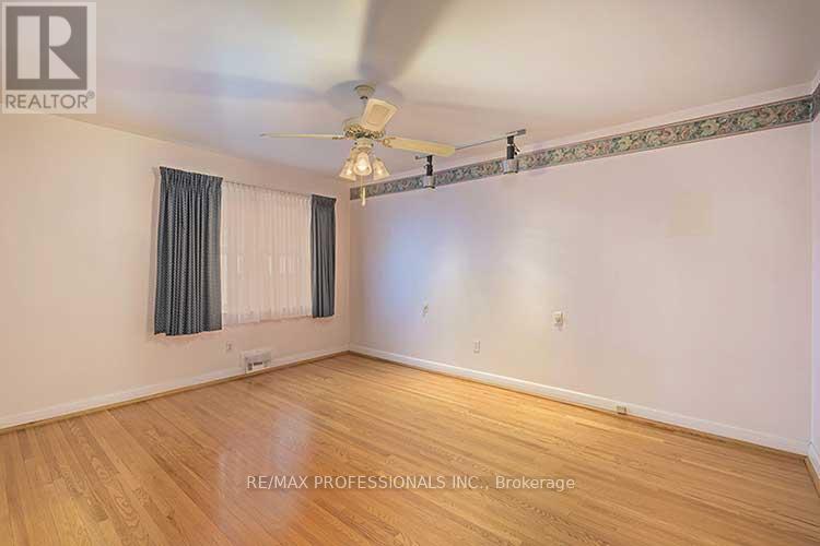 32 Northampton Drive, Toronto, Ontario  M9B 4S6 - Photo 18 - W12572930