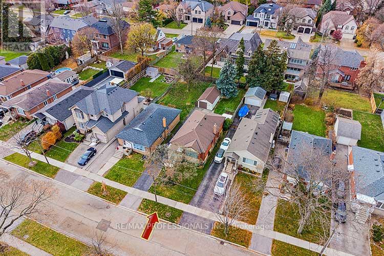 32 Northampton Drive, Toronto, Ontario  M9B 4S6 - Photo 2 - W12572930