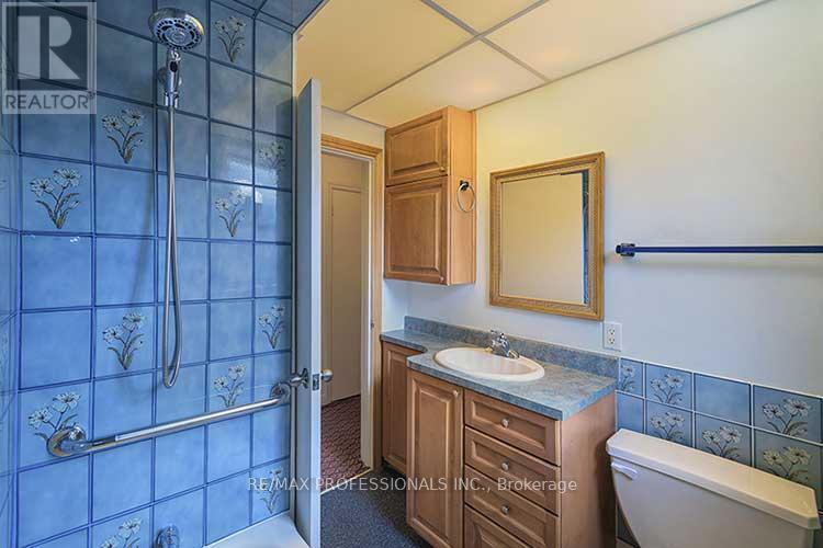 32 Northampton Drive, Toronto, Ontario  M9B 4S6 - Photo 24 - W12572930