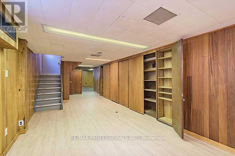 32 Northampton Drive, Toronto, Ontario  M9B 4S6 - Photo 27 - W12572930