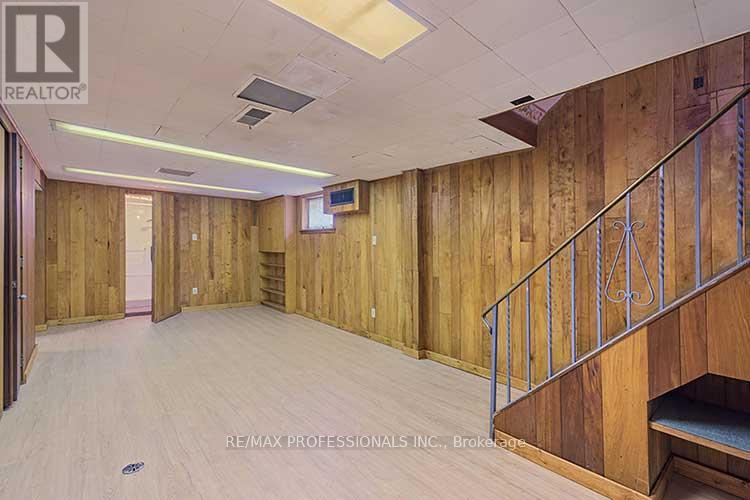 32 Northampton Drive, Toronto, Ontario  M9B 4S6 - Photo 28 - W12572930