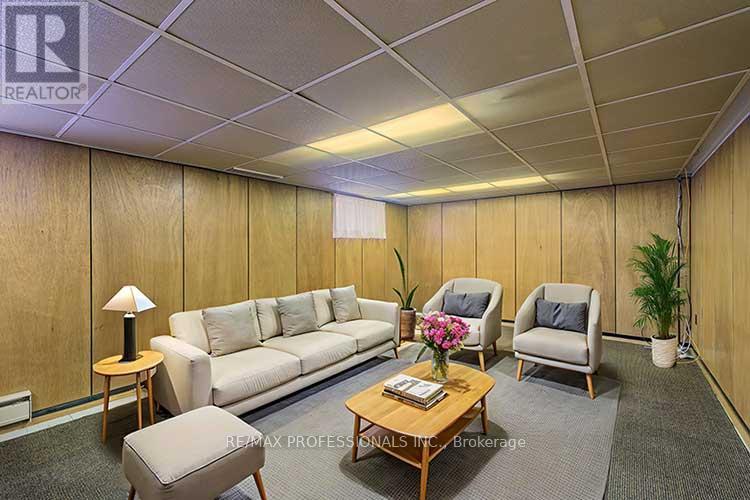 32 Northampton Drive, Toronto, Ontario  M9B 4S6 - Photo 29 - W12572930