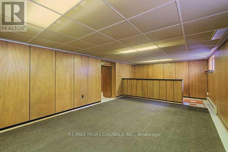 32 Northampton Drive, Toronto, Ontario  M9B 4S6 - Photo 30 - W12572930