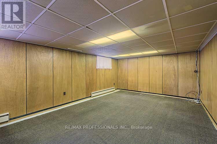 32 Northampton Drive, Toronto, Ontario  M9B 4S6 - Photo 31 - W12572930