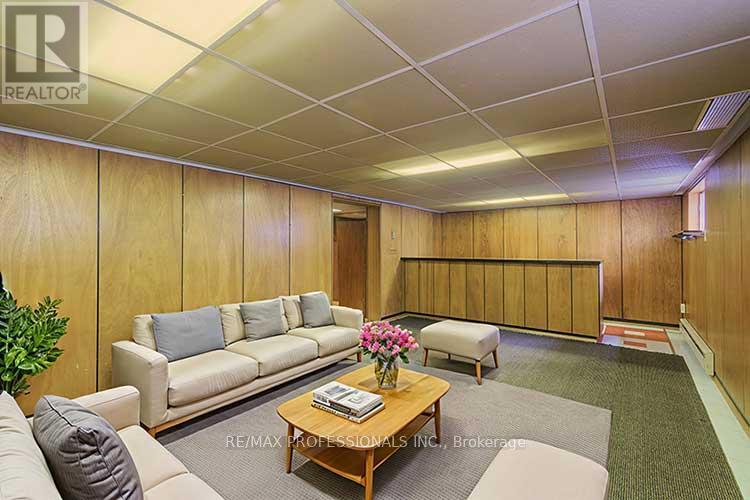 32 Northampton Drive, Toronto, Ontario  M9B 4S6 - Photo 32 - W12572930