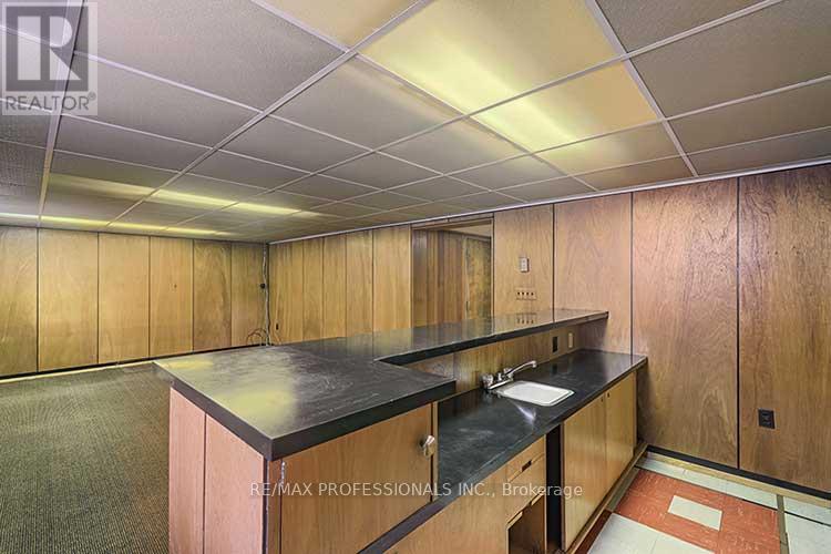 32 Northampton Drive, Toronto, Ontario  M9B 4S6 - Photo 34 - W12572930