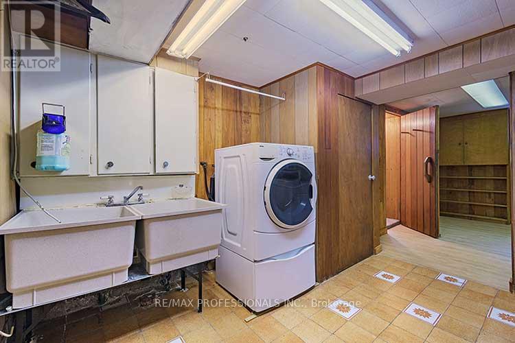 32 Northampton Drive, Toronto, Ontario  M9B 4S6 - Photo 38 - W12572930