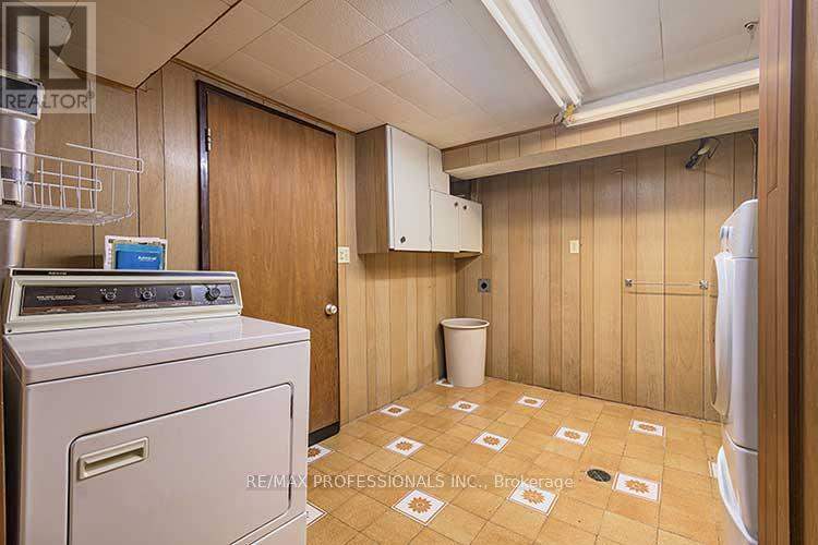 32 Northampton Drive, Toronto, Ontario  M9B 4S6 - Photo 39 - W12572930