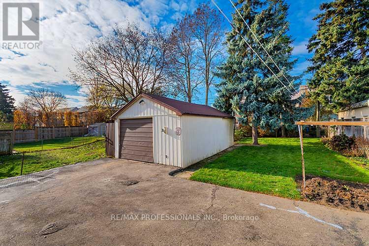 32 Northampton Drive, Toronto, Ontario  M9B 4S6 - Photo 40 - W12572930