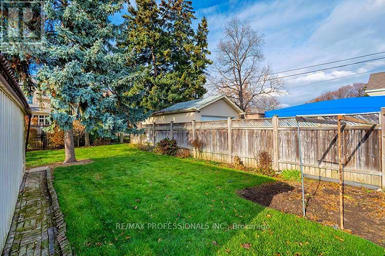 32 Northampton Drive, Toronto, Ontario  M9B 4S6 - Photo 45 - W12572930