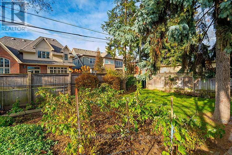 32 Northampton Drive, Toronto, Ontario  M9B 4S6 - Photo 46 - W12572930
