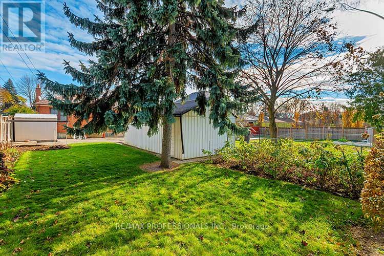 32 Northampton Drive, Toronto, Ontario  M9B 4S6 - Photo 48 - W12572930