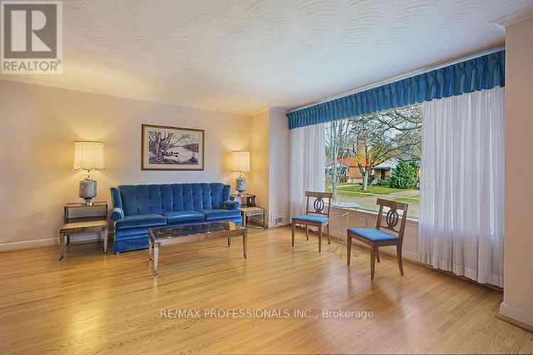 32 Northampton Drive, Toronto, Ontario  M9B 4S6 - Photo 8 - W12572930