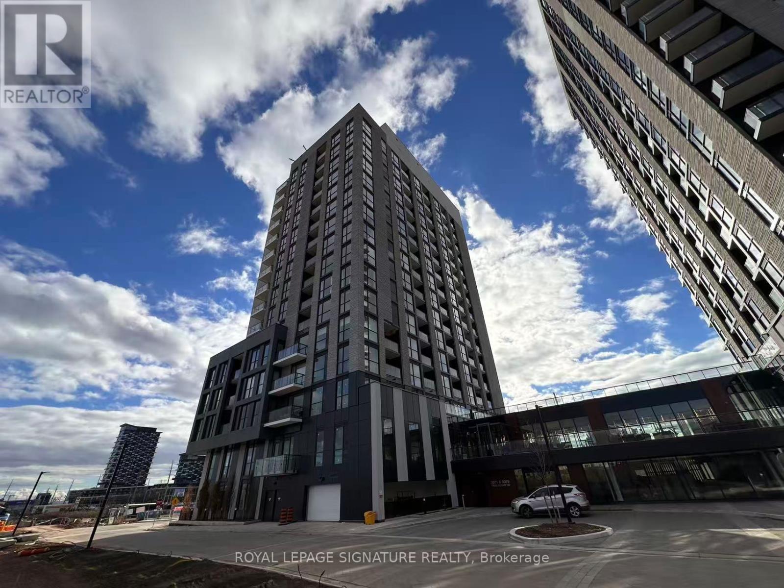 1310 - 3071 Trafalgar Road, Oakville, Ontario  L6H 8C6 - Photo 2 - W12572938