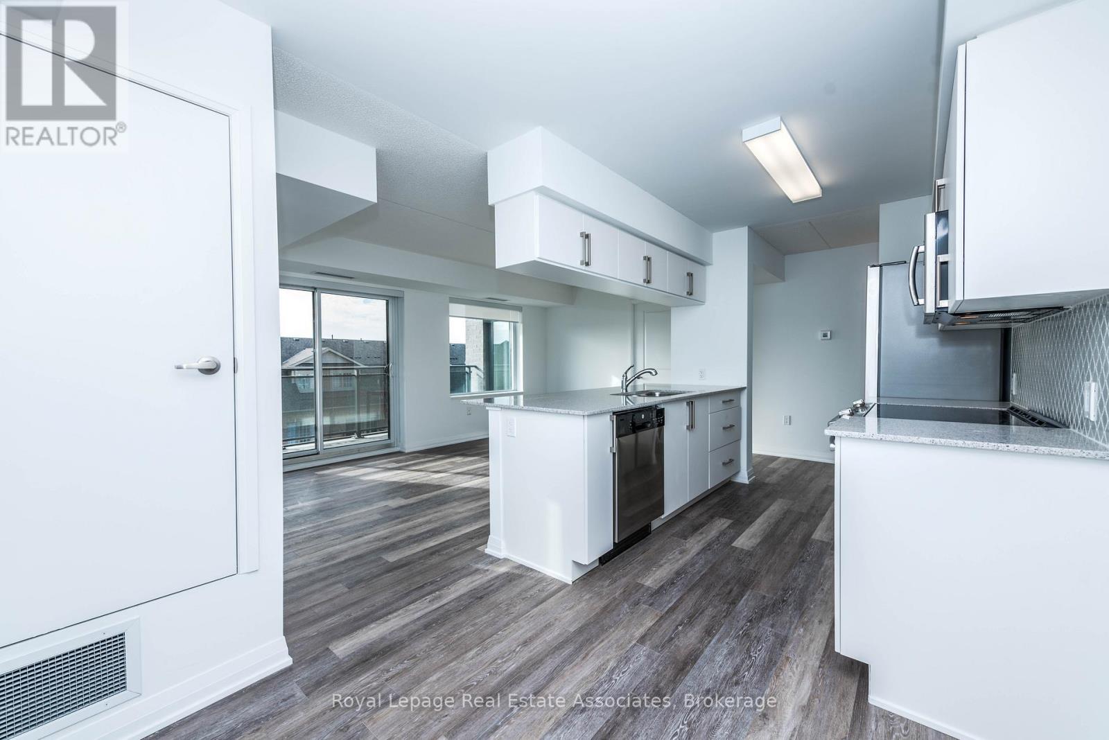 304 - 40 Via Rosedale Way, Brampton, Ontario  L6R 0W2 - Photo 11 - W12572944