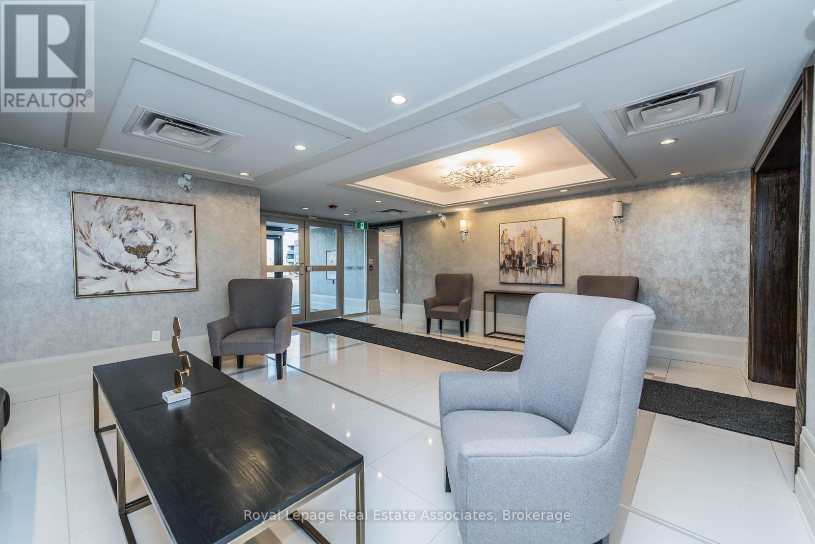 304 - 40 Via Rosedale Way, Brampton, Ontario  L6R 0W2 - Photo 2 - W12572944