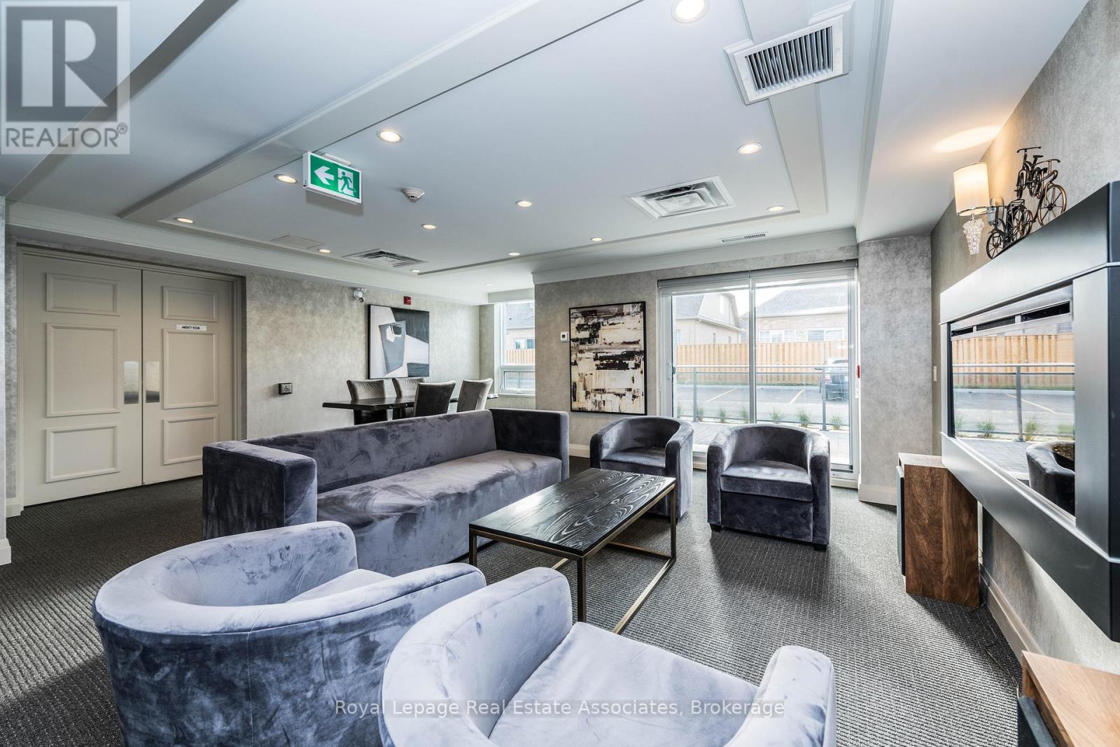 304 - 40 Via Rosedale Way, Brampton, Ontario  L6R 0W2 - Photo 3 - W12572944