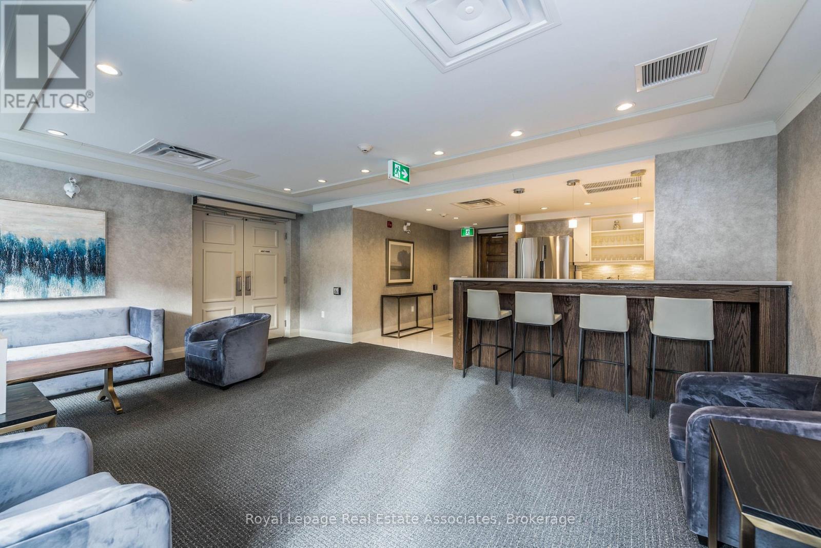 304 - 40 Via Rosedale Way, Brampton, Ontario  L6R 0W2 - Photo 5 - W12572944