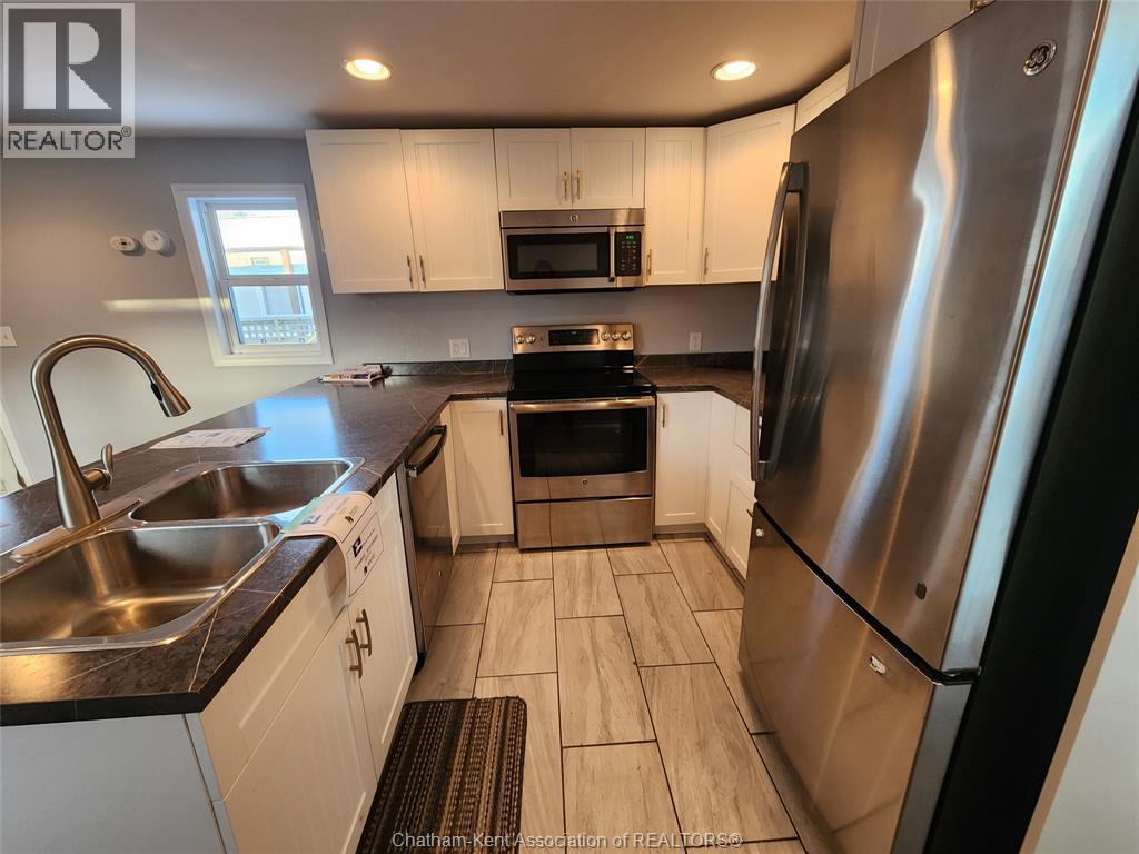 48 Regency Drive, Chatham, Ontario  N7L 4E9 - Photo 4 - 25029495