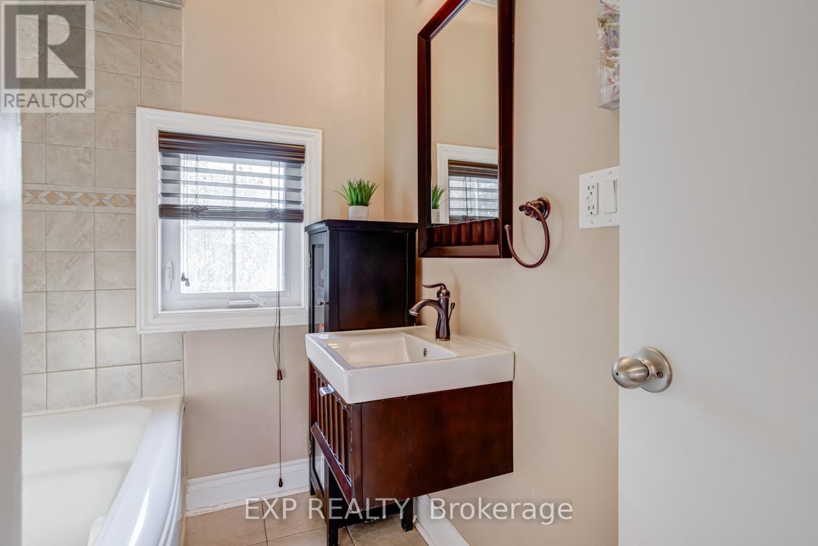 9 Mcneil Street, Hamilton, Ontario  L8R 2C3 - Photo 23 - X12573008