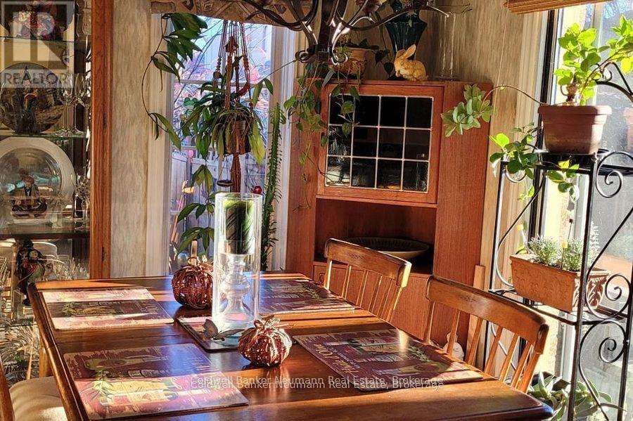 13 Pressed Brick Drive, Brampton, Ontario  L6V 4K8 - Photo 9 - W12573056