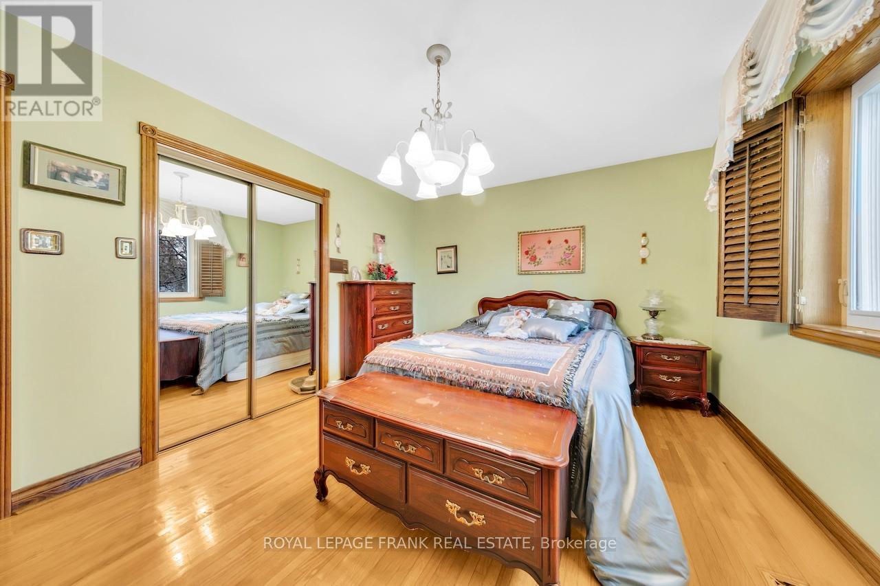 4236 Rockwood Road, Mississauga, Ontario  L4W 1L7 - Photo 18 - W12573132