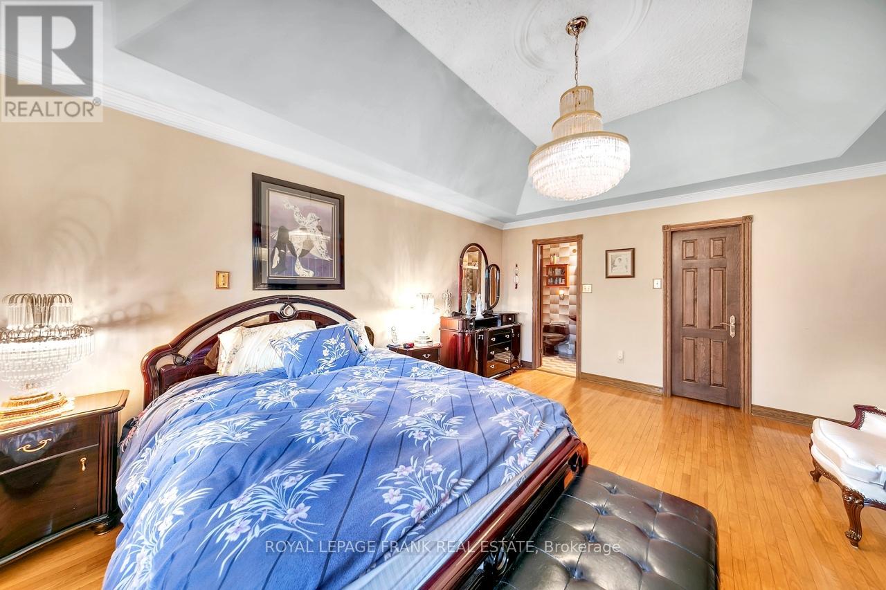 4236 Rockwood Road, Mississauga, Ontario  L4W 1L7 - Photo 21 - W12573132