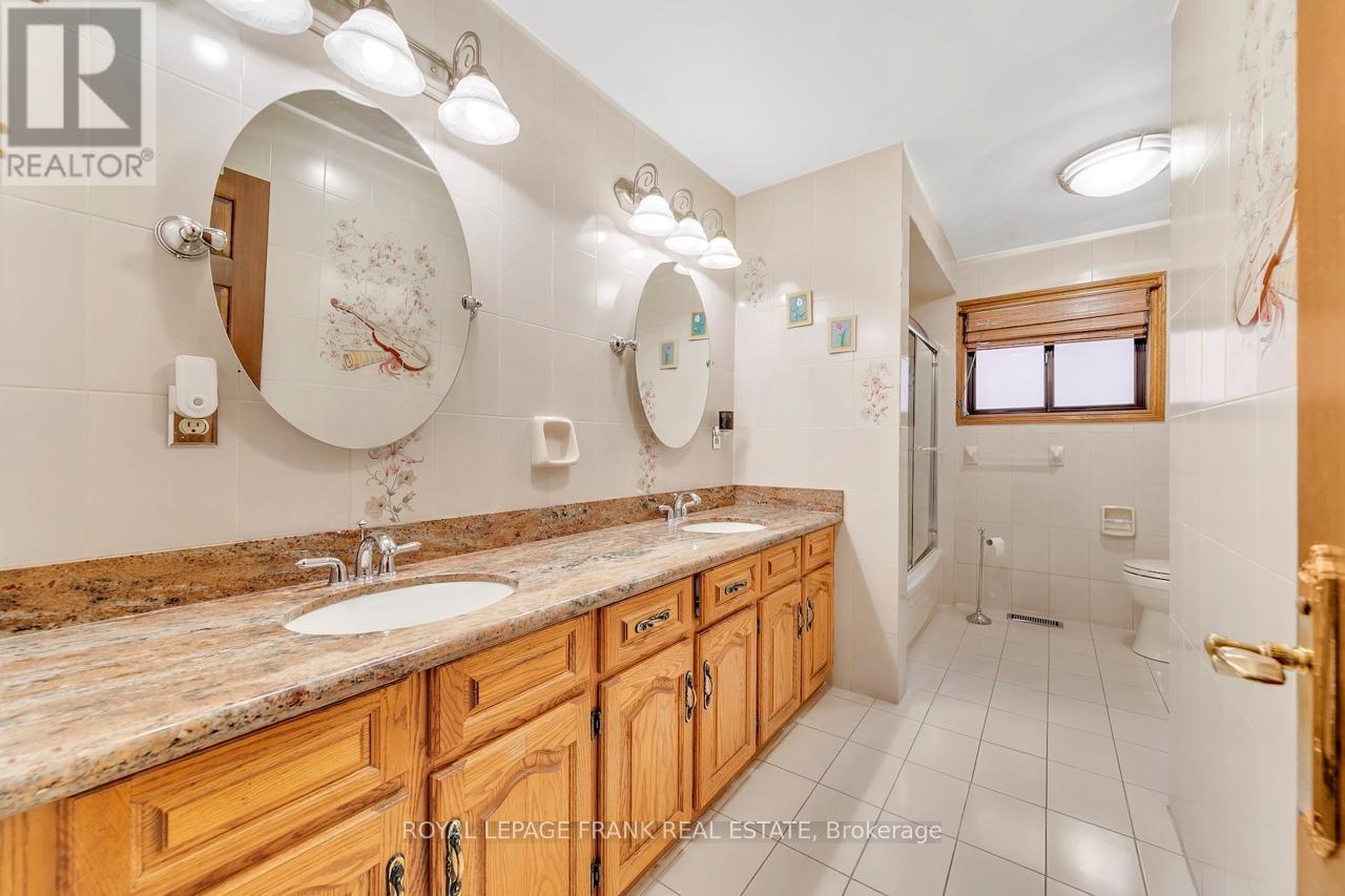 4236 Rockwood Road, Mississauga, Ontario  L4W 1L7 - Photo 26 - W12573132