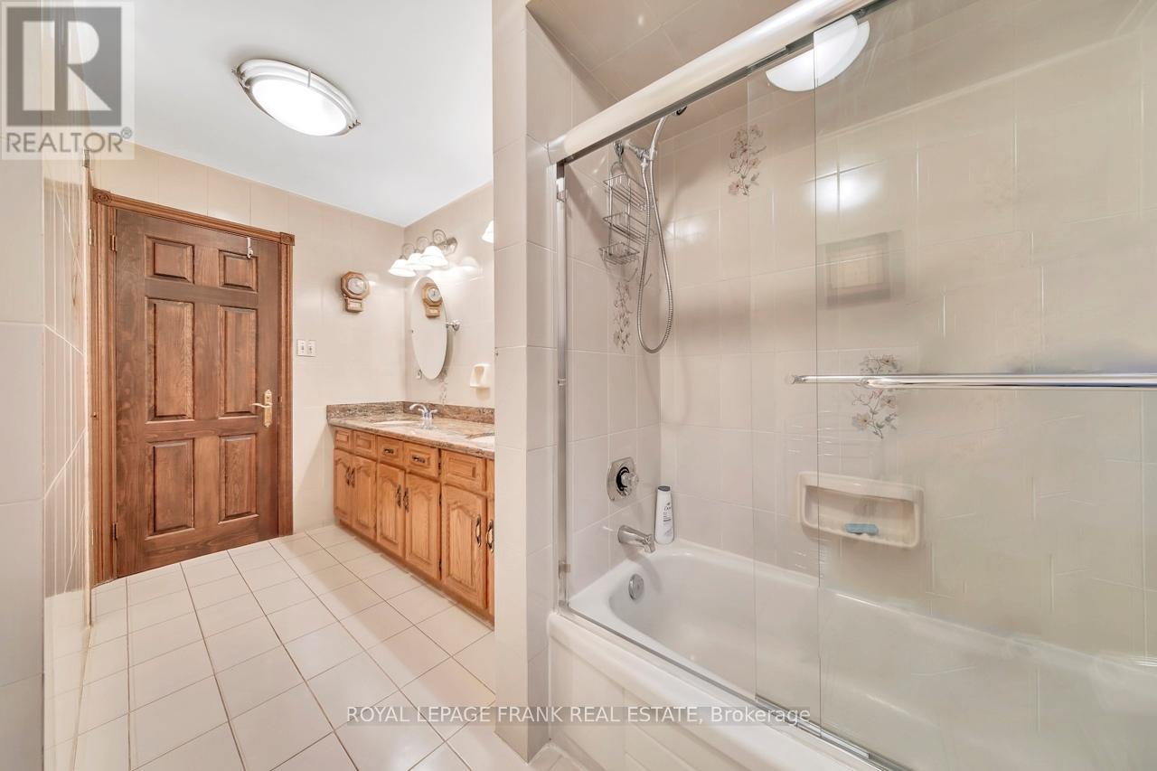 4236 Rockwood Road, Mississauga, Ontario  L4W 1L7 - Photo 28 - W12573132